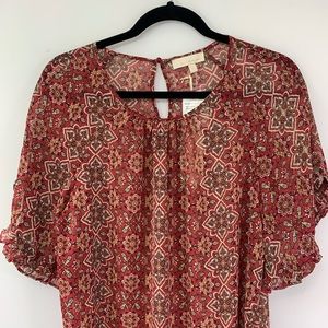 &. Layered blouse floral brick tile color size M